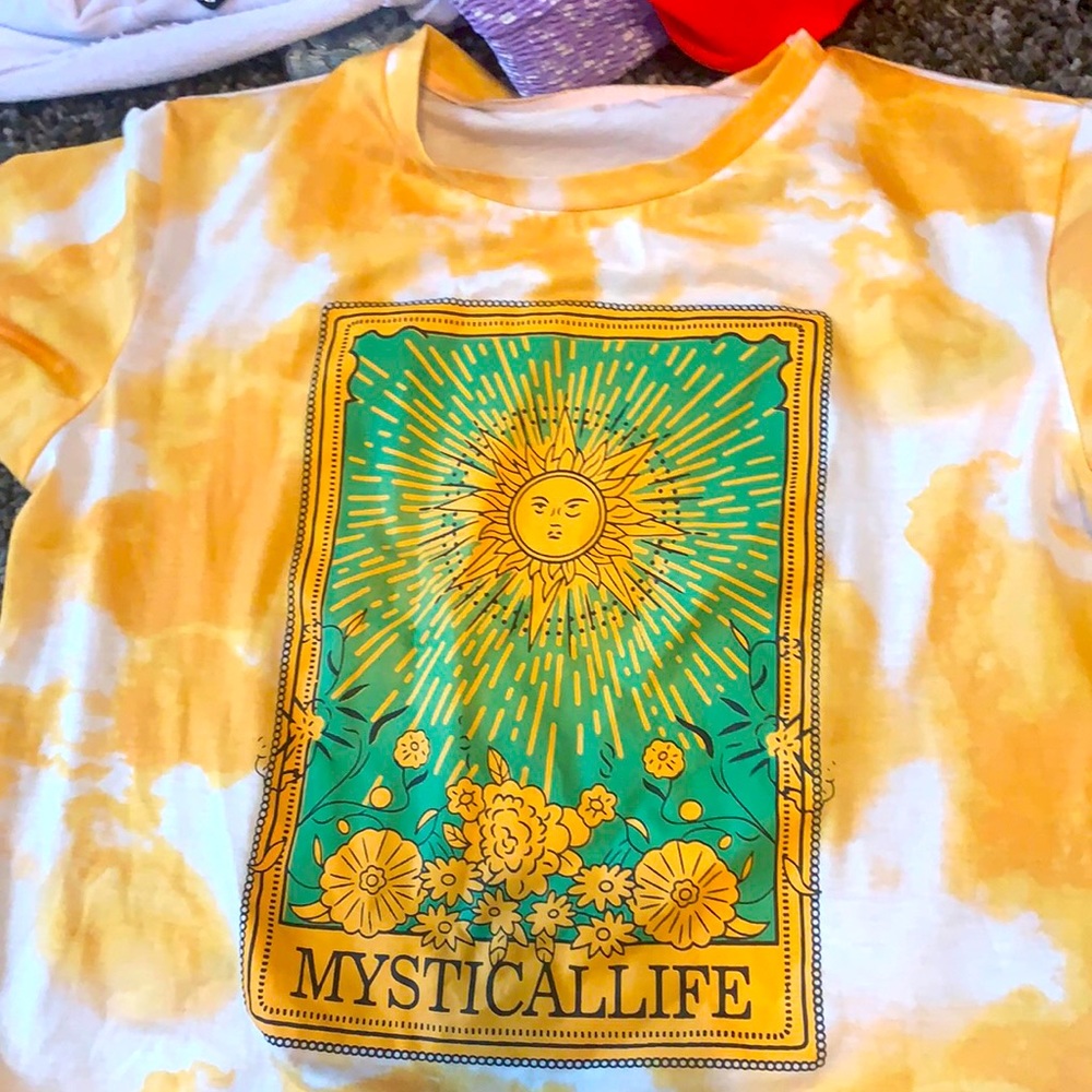 Yellow t shirt